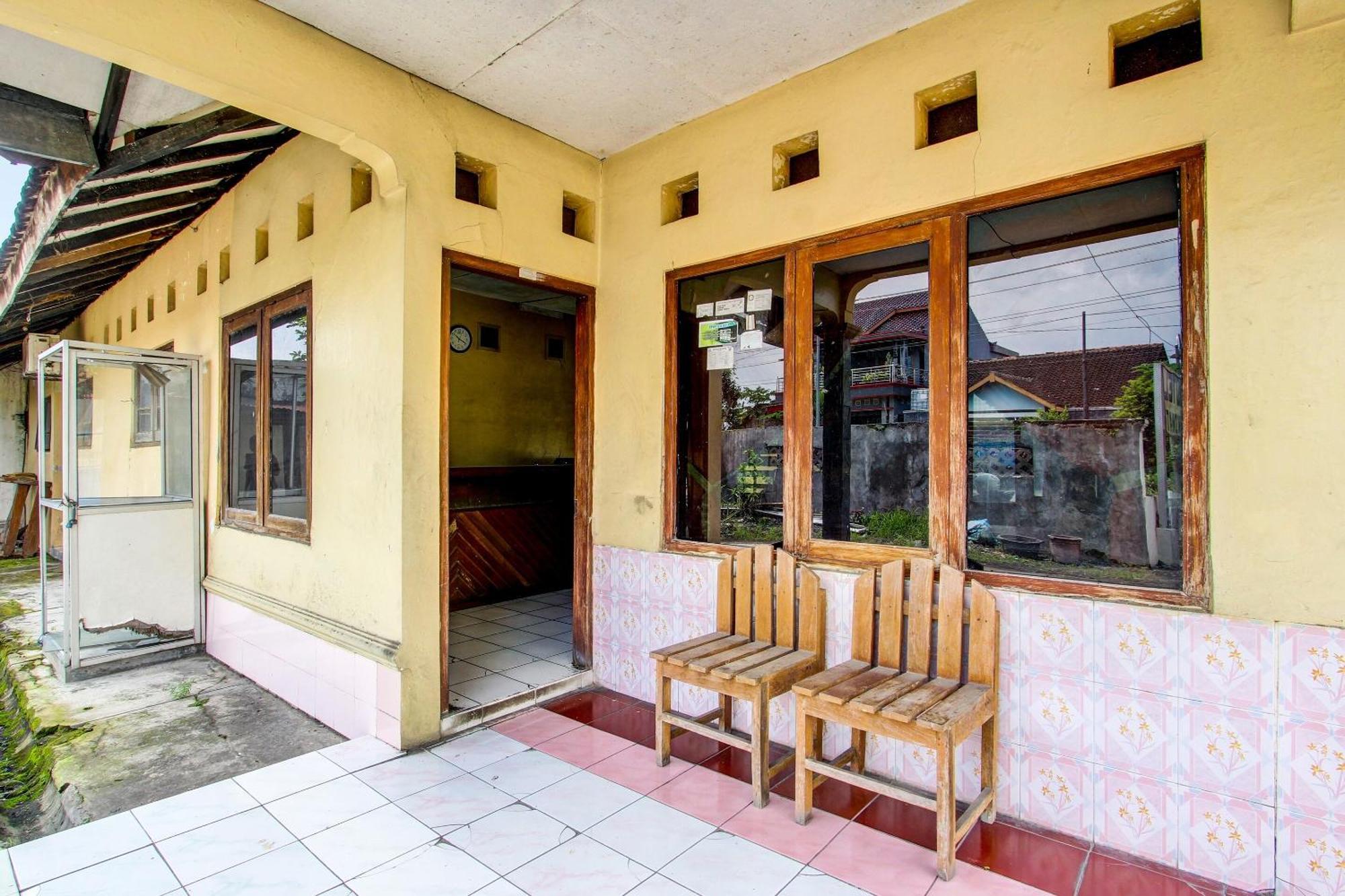 Spot On 92336 Hotel Sukowati Surakarta  Ngoại thất bức ảnh